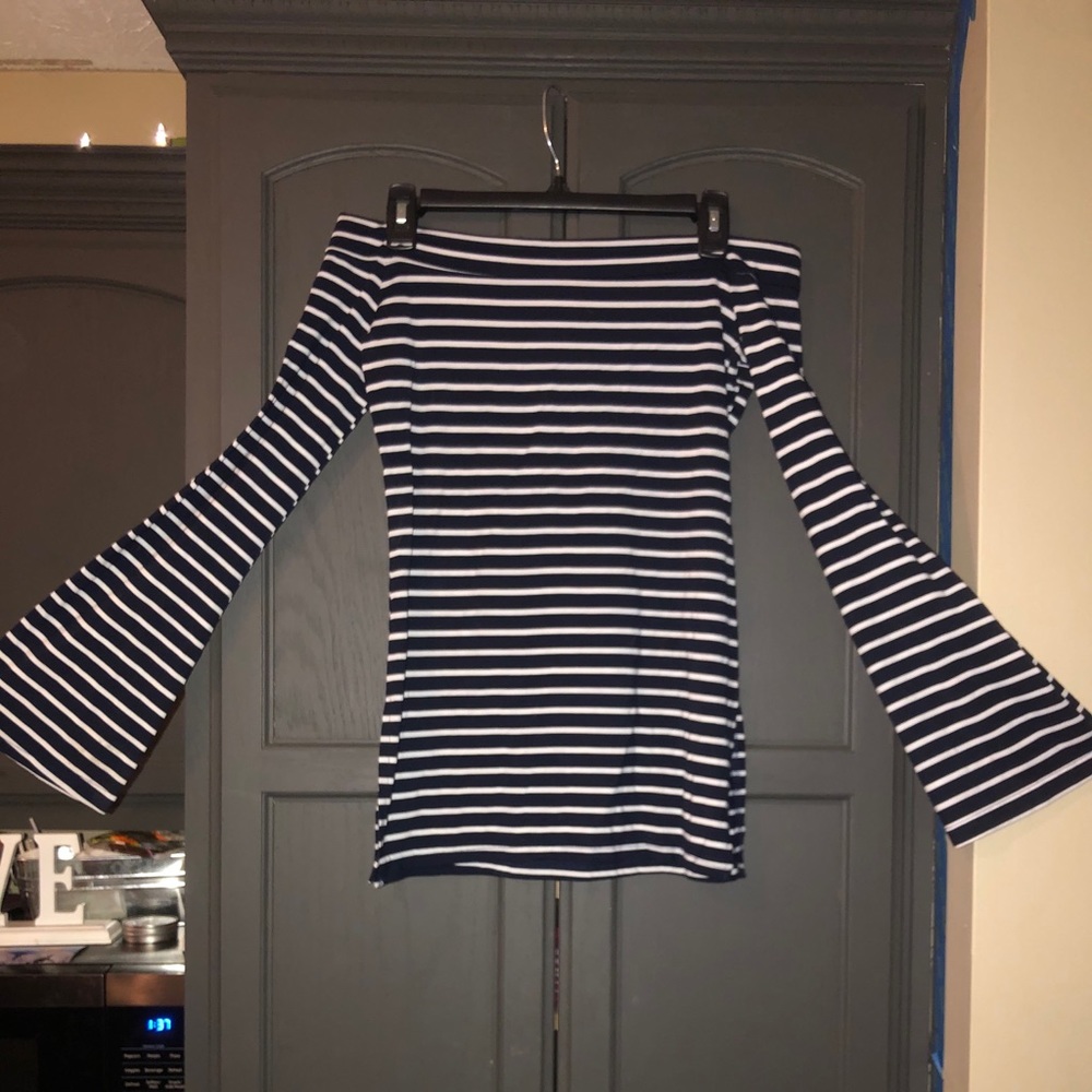 Black and white shoulder shirt